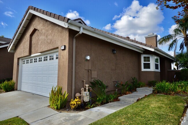 Building Photo - Anaheim Hills 2 Bedroom Plus Loft and Spa ...