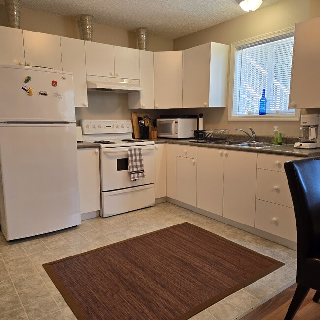 1206 Knockan Close