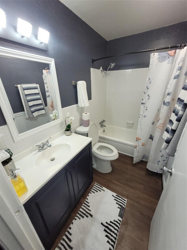 Photo - 7213 Beechnut St