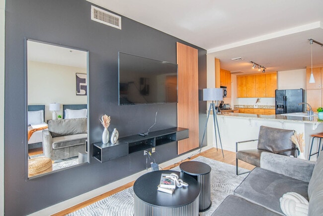 Building Photo - 44 W Monroe St Unit ID1389219P