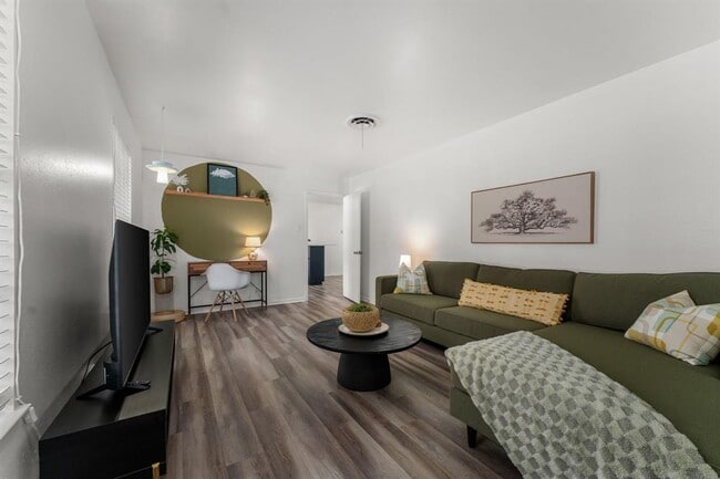 Photo - 7105 Lilac Ln