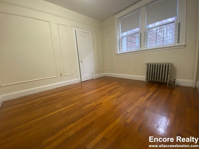 Photo - 66 Chiswick Rd Unit 3