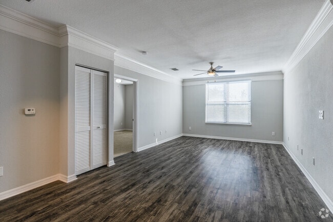 3 BR, 2 BA - 1,296SF