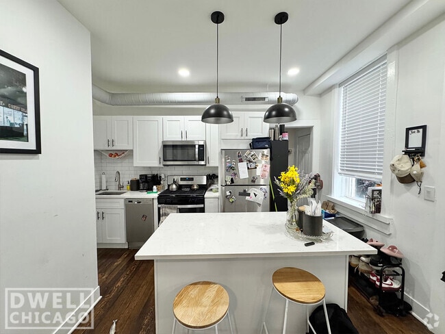 Building Photo - 1362 N Bosworth Ave Unit B4 Rental