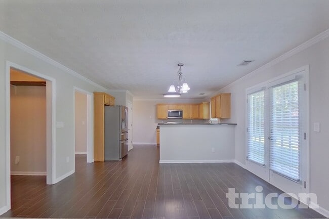Photo - 315 Avonlea Dr