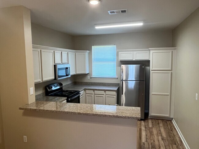 Fully remodeled kitchen, granite countertops with new appliances - 262 Bella Sera Ln