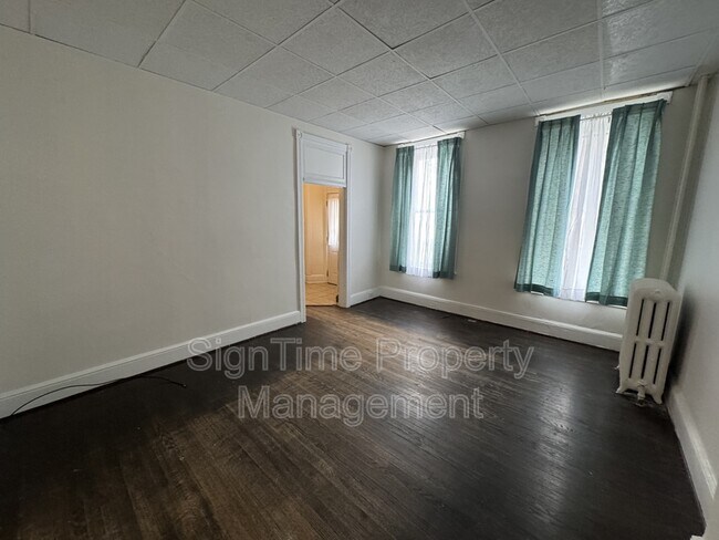 Photo - 42 E Franklin St