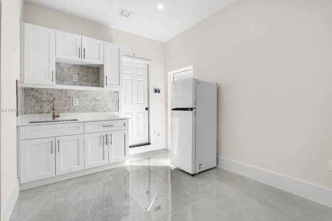 Photo - 161XX SW 44th Ln Unidad #1