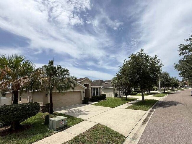 8222 Willow Beach Dr
