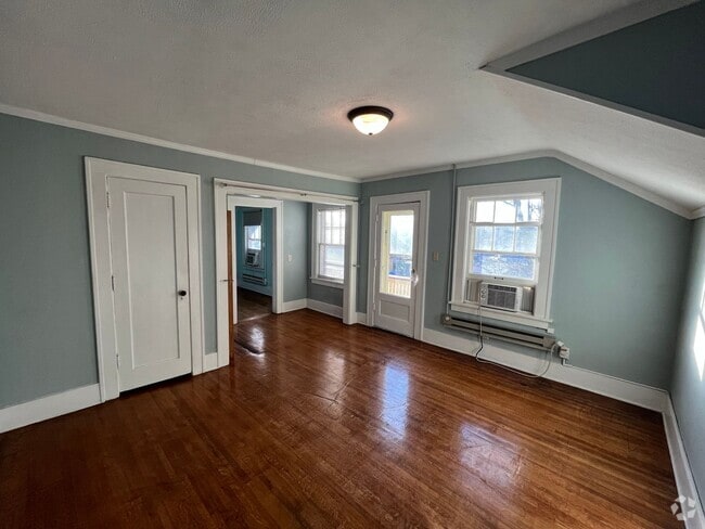 Building Photo - 1340 Plum St Unit 3 Rental