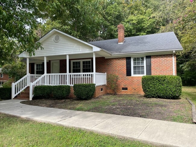 Building Photo - 3 BED, 2 BATH BRICK HOME LOCATED IN FRANKL...