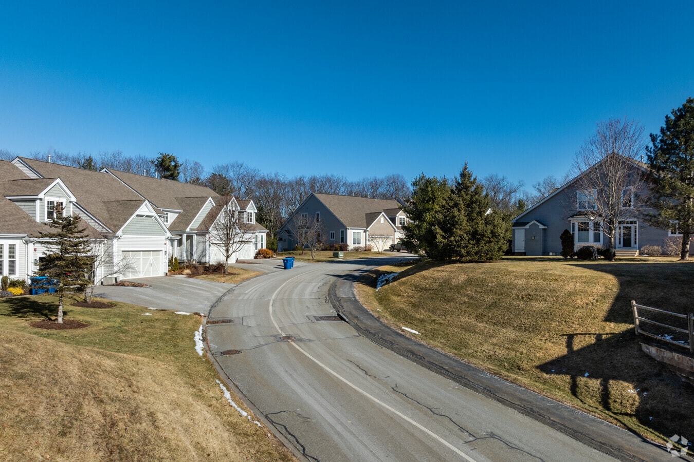 Edificio alternativo - South Natick Hills