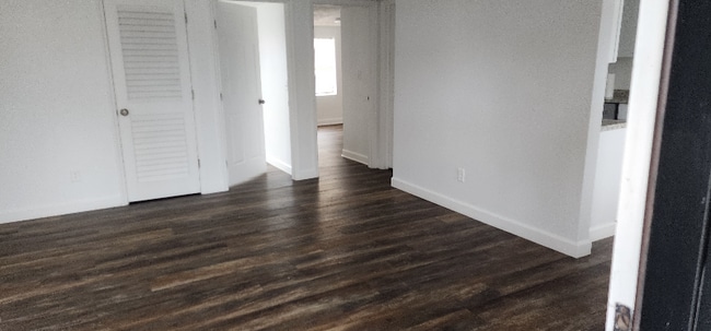 Photo - 240 Kraft Ave