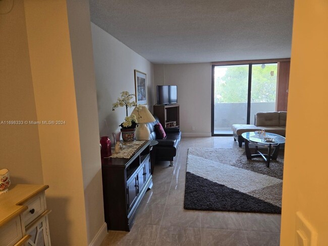 Photo - 2625 Collins Ave Condo Unit 216