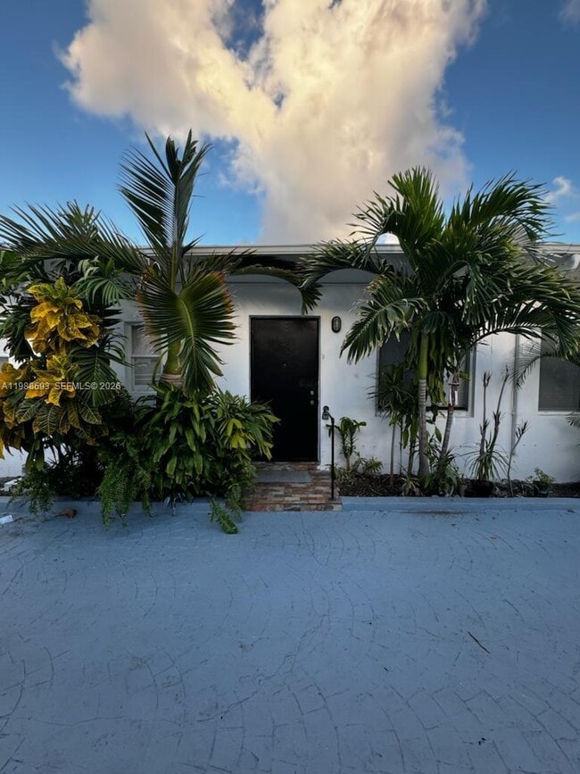 Building Photo - 2900 W Flagler St Unit 6