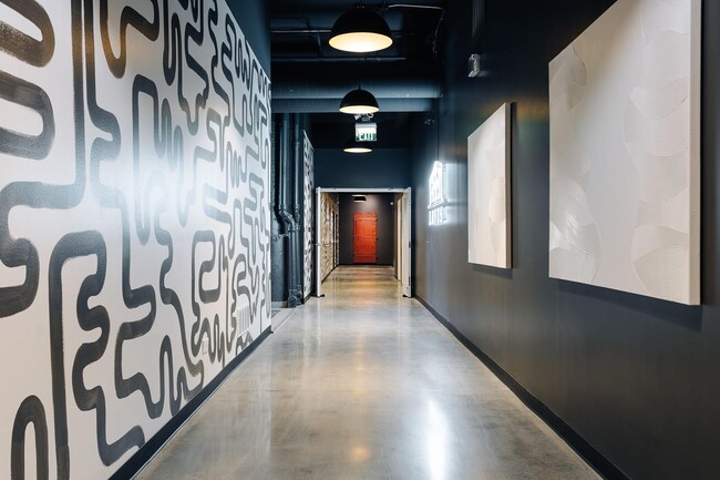 Photo - 2620 W Washington Blvd