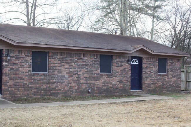 Building Photo - 10002 Shannon Dr