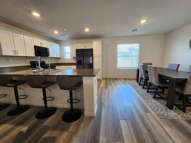 2775 Atomic Tangerine Wy