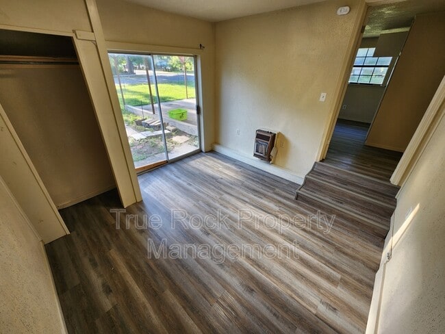 Photo - 902 W 14th St