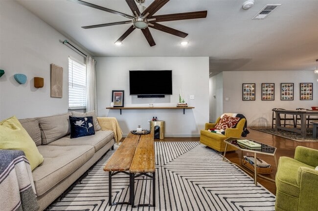 Photo - 409 W Johnson St