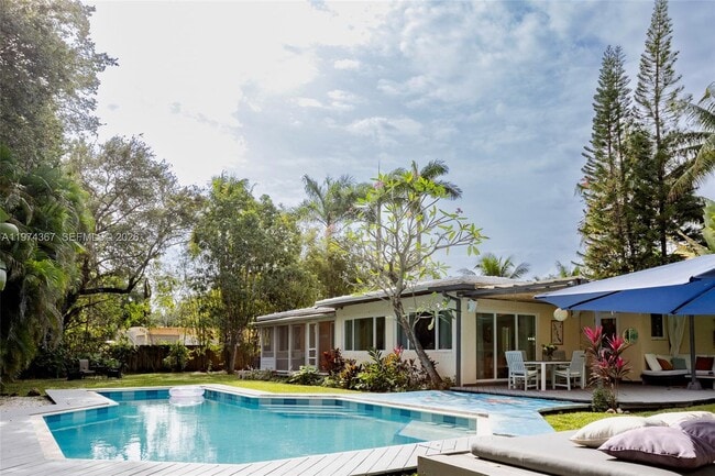 Building Photo - 750 NE 120th St