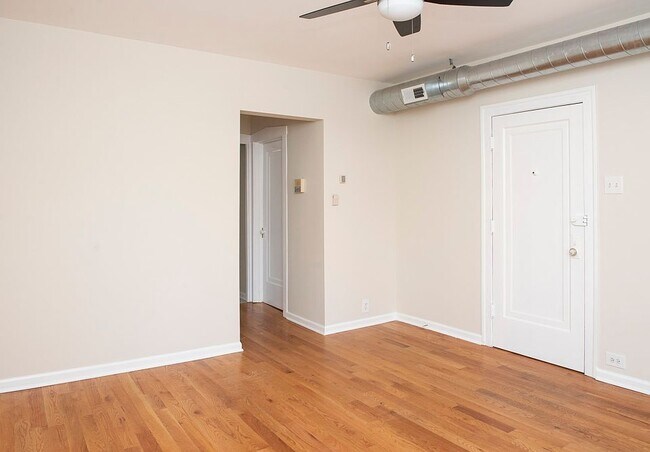 Photo - 1249 W Henderson St Unit 3