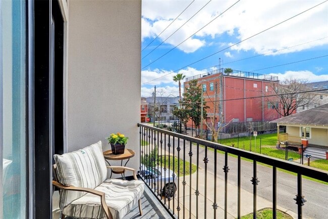 Building Photo - 4106 Marina St