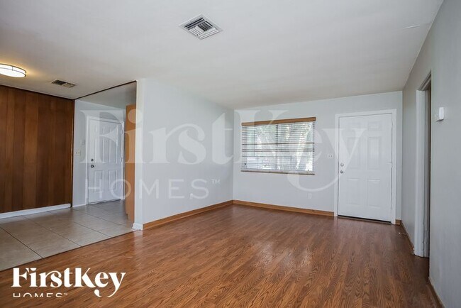 Photo - 607 Faber Dr