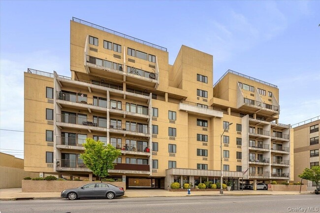 Building Photo - 235 W Park Ave Unit 205