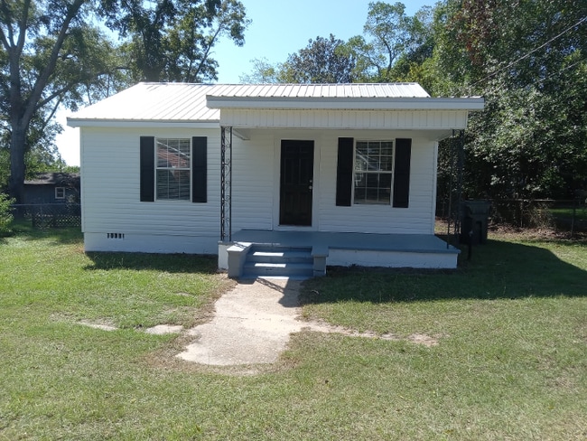 Photo - 202 Yancey St