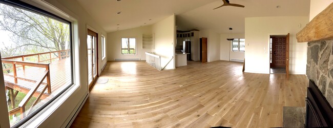 Sala de estar - 5014 Justin Ln