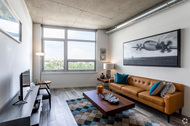 1 BR, 1 BA - 663 SF