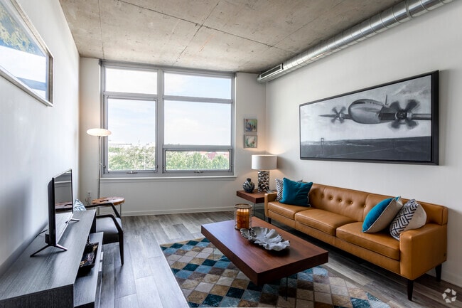 1 BR, 1 BA - 663 SF - Agora