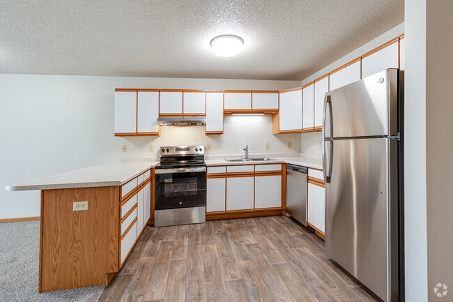 2BR, 1BA - 915SF - Kitchen