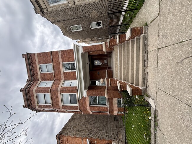 Building Photo - 1538 N Avers Ave