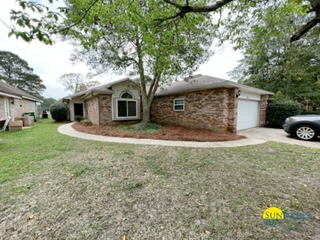 Building Photo - Gorgeous 3 Bedroom Home at Shalimar Pointe!