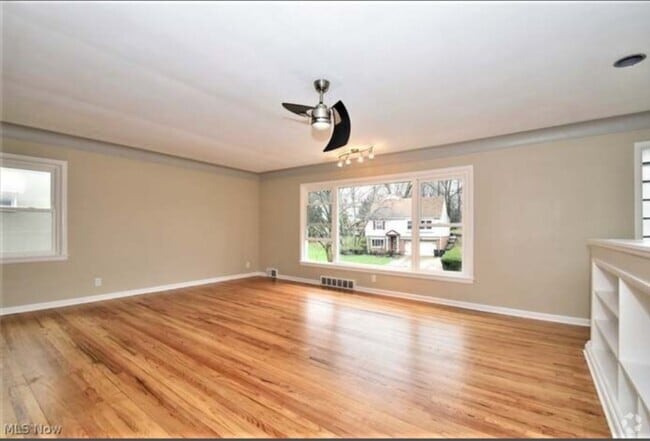 Building Photo - 23728 Glenhill Dr Rental