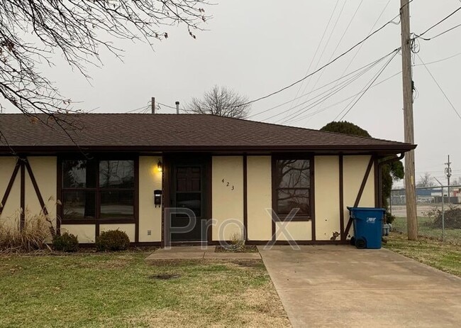 Building Photo - 423 W Elk St