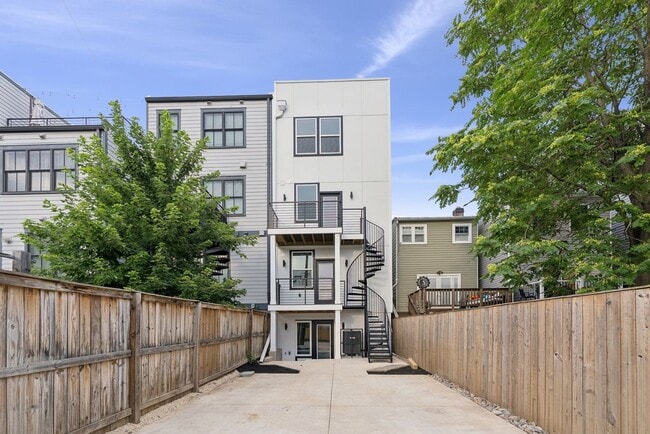 Photo - 2608 4th St NE Unit 1