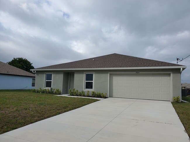Building Photo - 4/2/2  with a $500 Move in Special