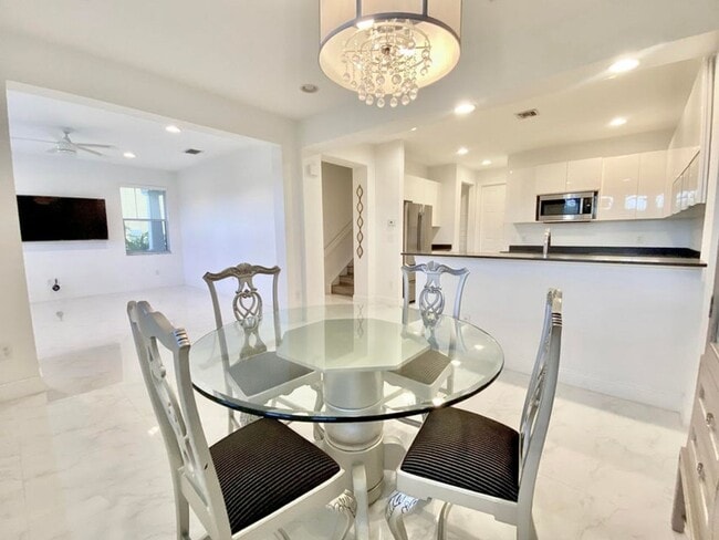 Photo - 850 Millbrae Ct