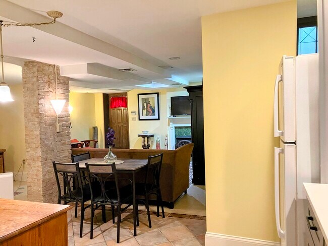366 Walnut Ave Unit G