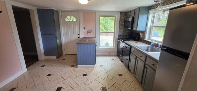 Photo - Cute 2 bedroom/ 1.5 bath single family home for rent in a quiet country setting but minutes from ...