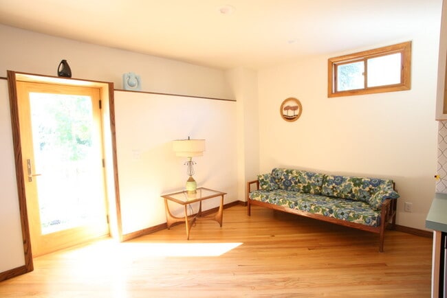 Photo - 109 E Lakeside St Unit Studio apartment