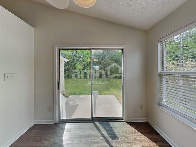 Photo - 15115 De Havilland Dr