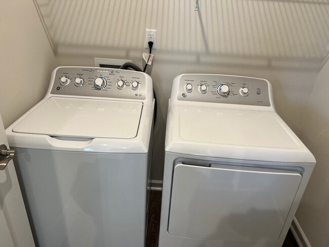 Washer Dryer Room - 784 Manitou Cir