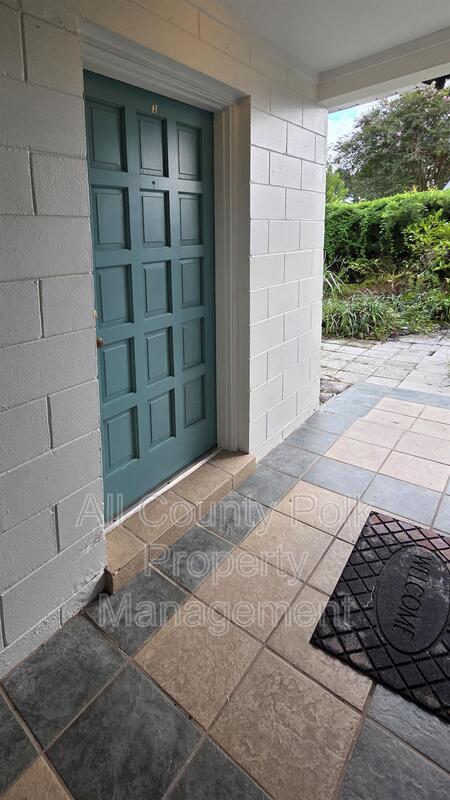 519 Duchess Ct Unit #3