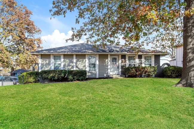 Building Photo - 1308 SE Knights Bridge