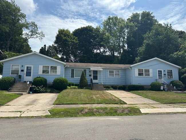 Photo - 637 W 25th St