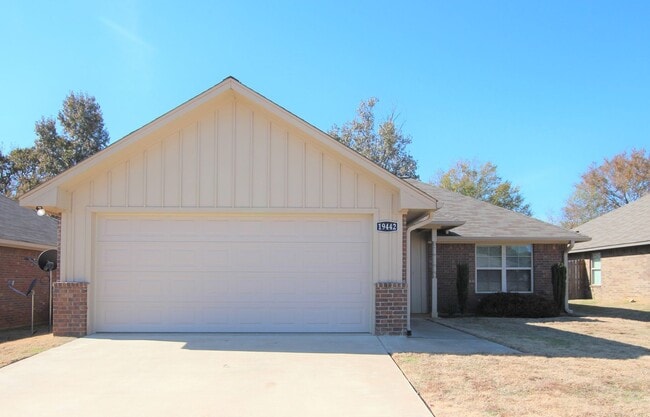 Building Photo - Coming Soon! Gorgeous 3 Bedroom Home in Th...